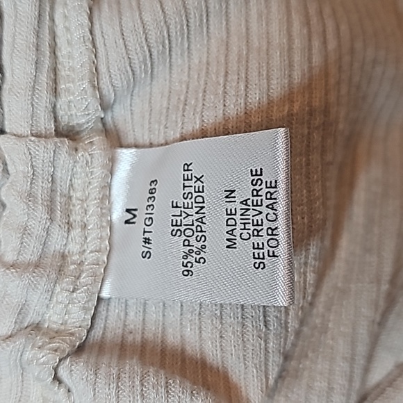 BETTER BE TAN SHORT SLEEVE RIBBED CINCHED CROP TOP - Picture 9 of 10